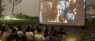 （美女免费操逼网站转载）成都秋夜“新耍法”：到公园看坝坝电影
